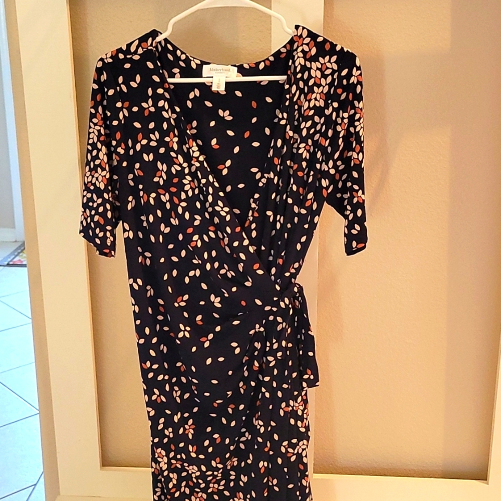 Motherhood maternity faux wrap dress with tie. Navy with blush and mauve leaf